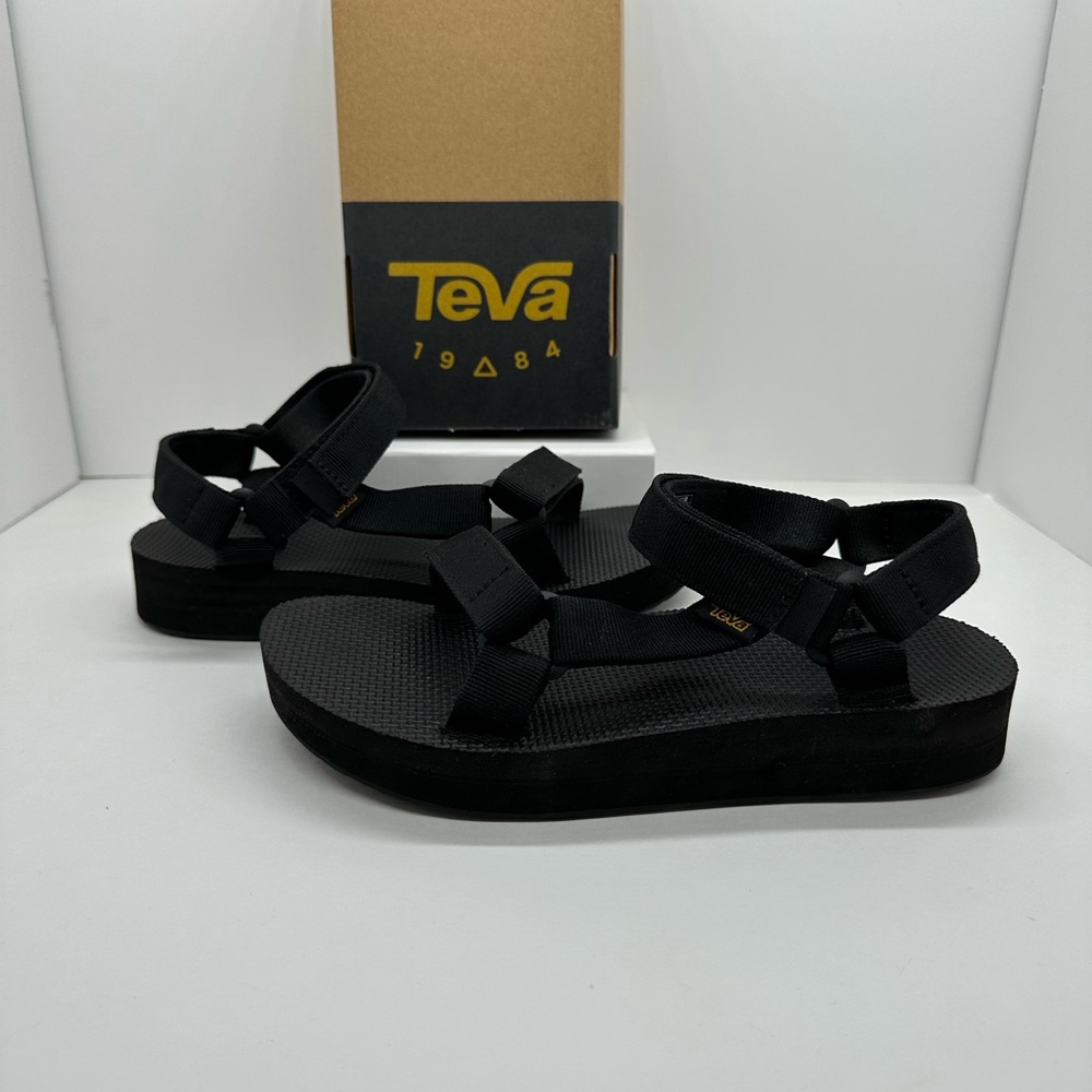 New: Teva Women’s Midform Universal Size 8